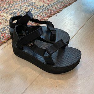 Flatform Tevas